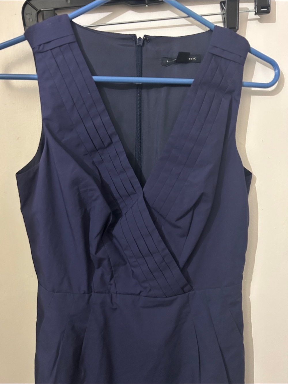 Banana Republic Navy Pleated V-Neck Dress- lined size 2 cotton never worn